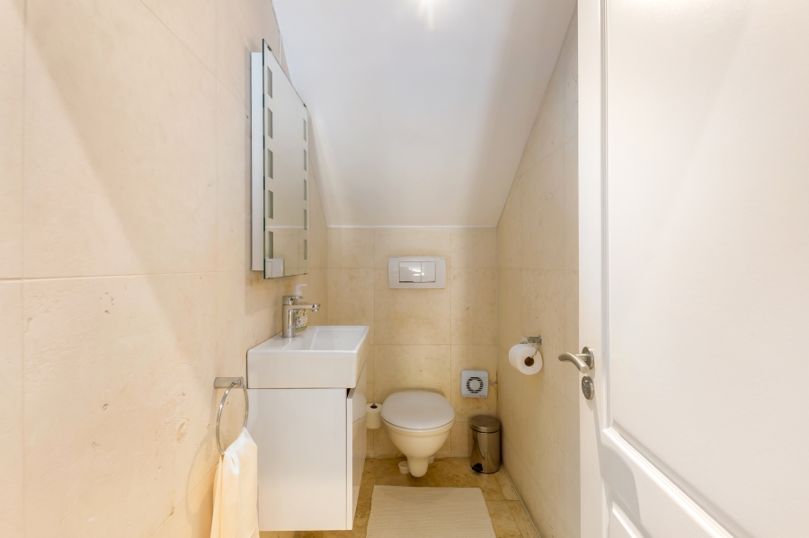 To Let 2 Bedroom Property for Rent in Llandudno Western Cape
